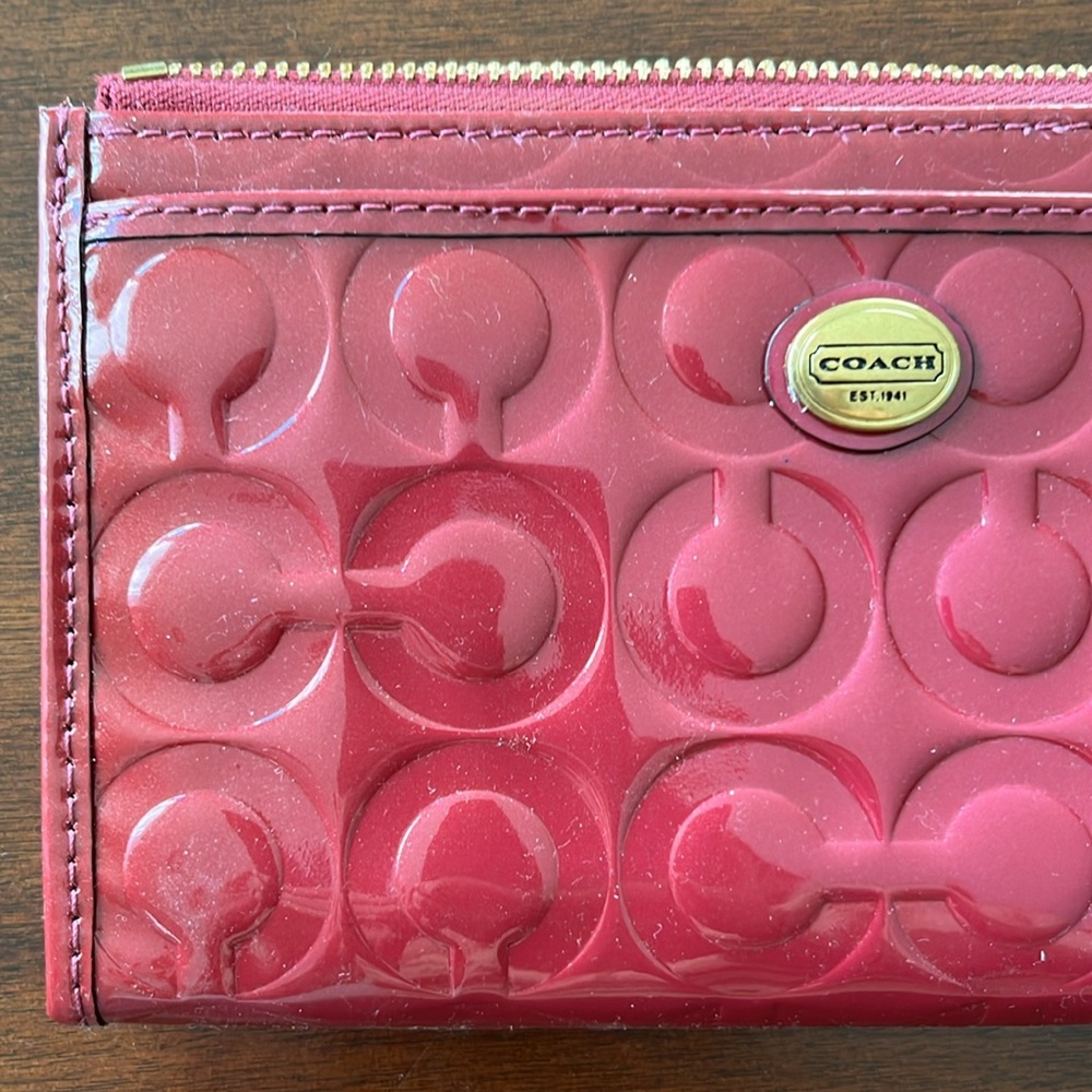NWT Coach Peyton embossed Patent wristlet - Picture 2 of 8